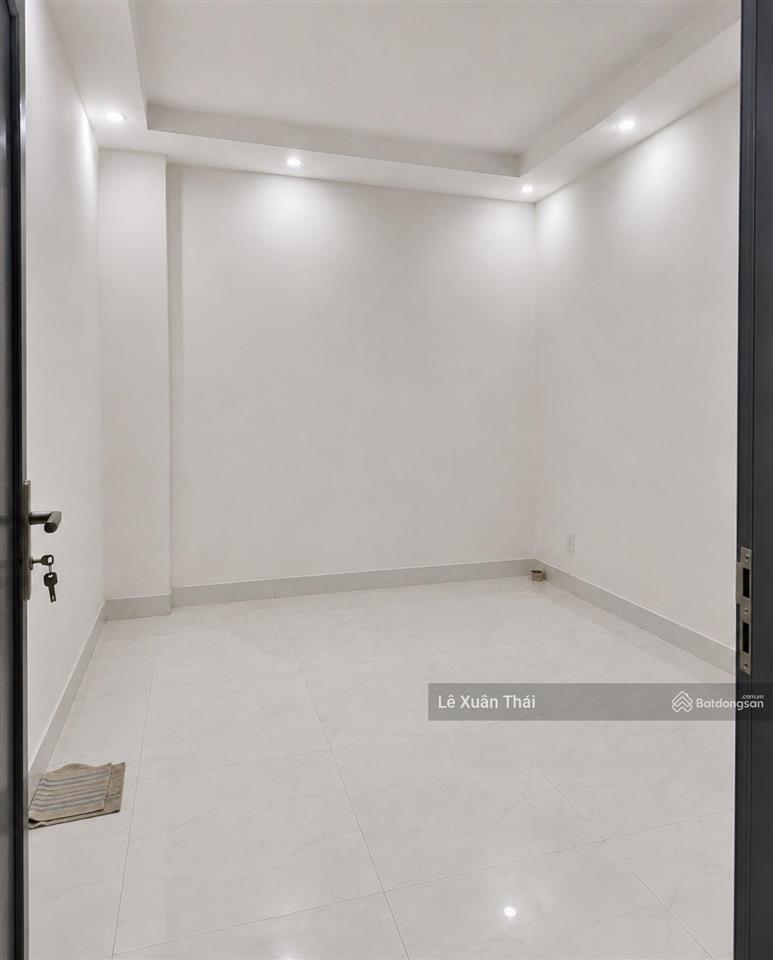 Cần bán nhà lạc long quân q11, 38m2 x 3 tầng  mt 4m, giá 7t8, hxt thông, gần cv đầm sen