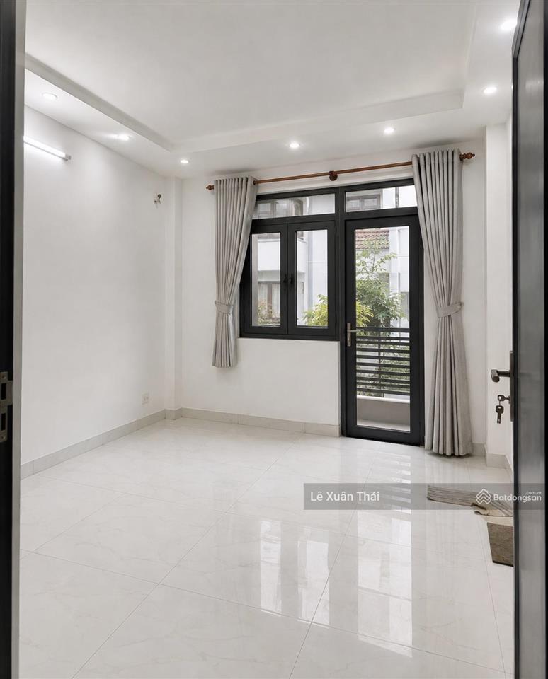 Cần bán nhà lạc long quân q11, 38m2 x 3 tầng  mt 4m, giá 7t8, hxt thông, gần cv đầm sen