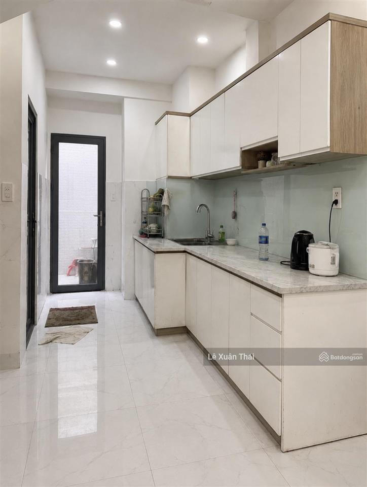 Cần bán nhà lạc long quân q11, 38m2 x 3 tầng  mt 4m, giá 7t8, hxt thông, gần cv đầm sen