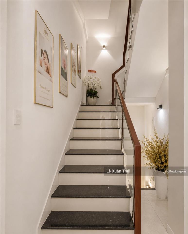 Cần bán nhà âu cơ  tân bình 44m2 x 4t, giá 8,6 tỷ. gần vx lê đại hành, hđ thuê dài 26tr/tháng