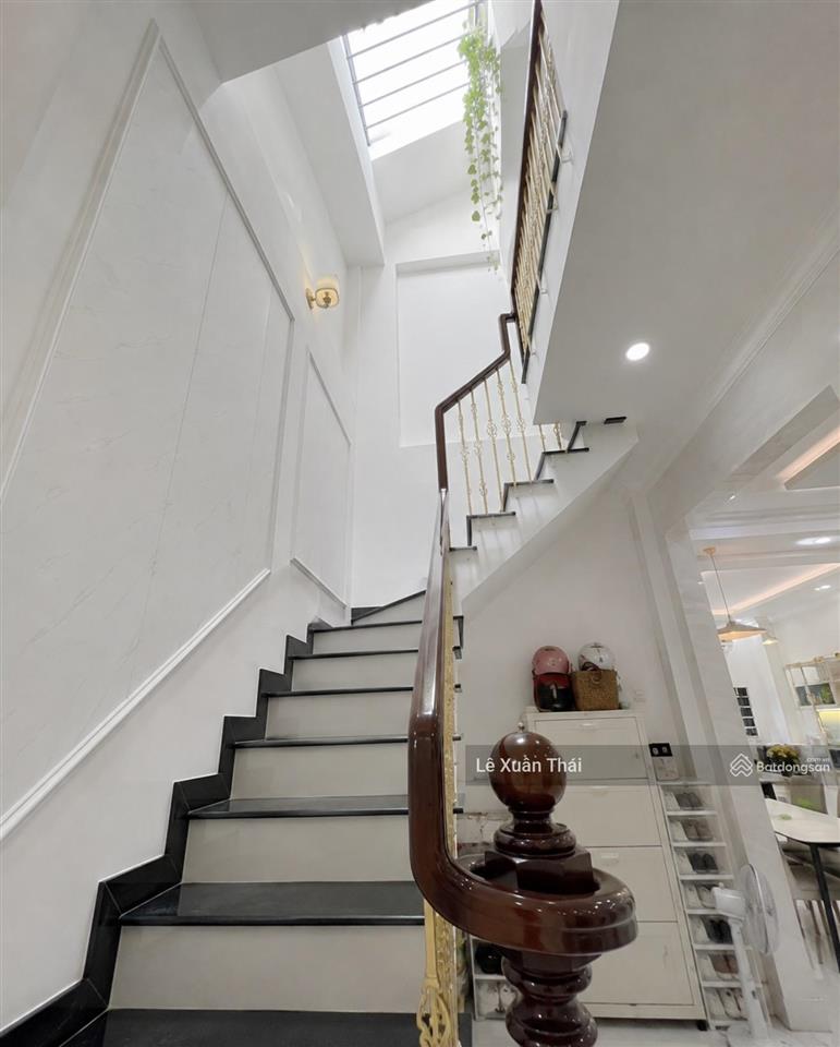 Cần bán nhà lạc long quân q11, 42m2 x 4t  full nội thất, giá 8t2. gần vx lê đại hành