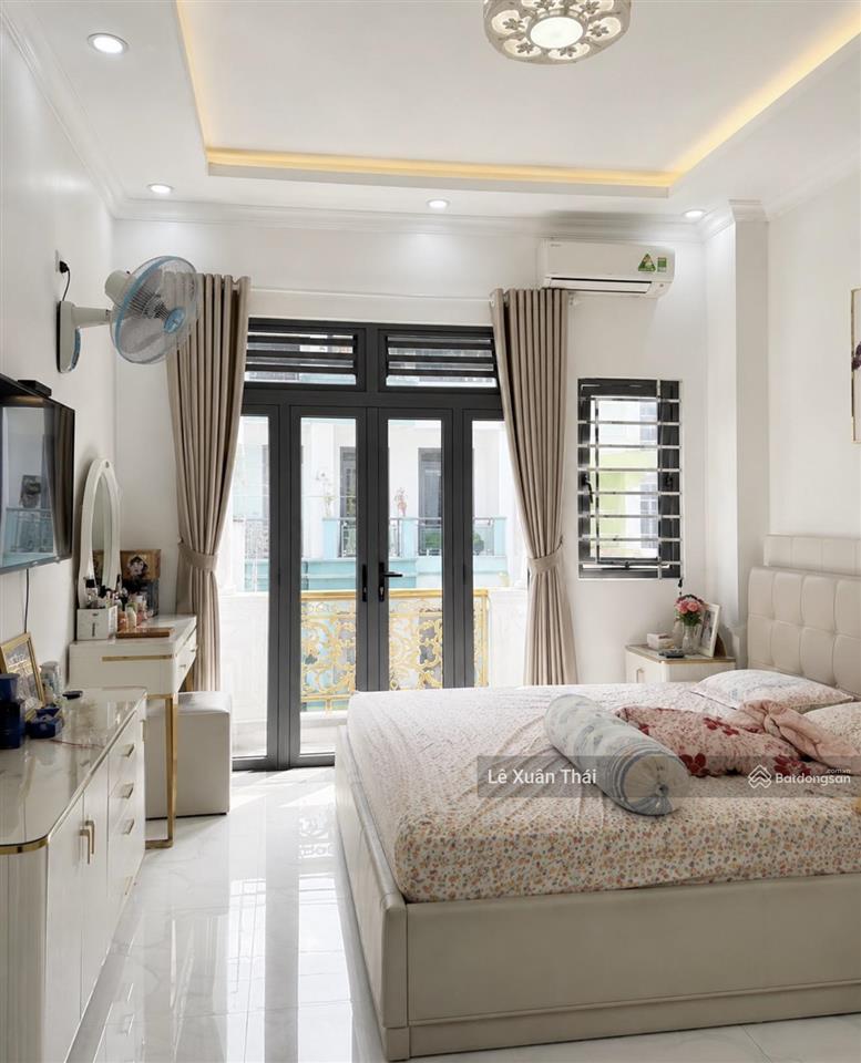 Cần bán nhà lạc long quân q11, 42m2 x 4t  full nội thất, giá 8t2. gần vx lê đại hành