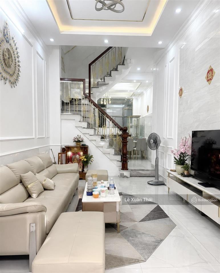 Cần bán nhà lạc long quân q11, 42m2 x 4t  full nội thất, giá 8t2. gần vx lê đại hành
