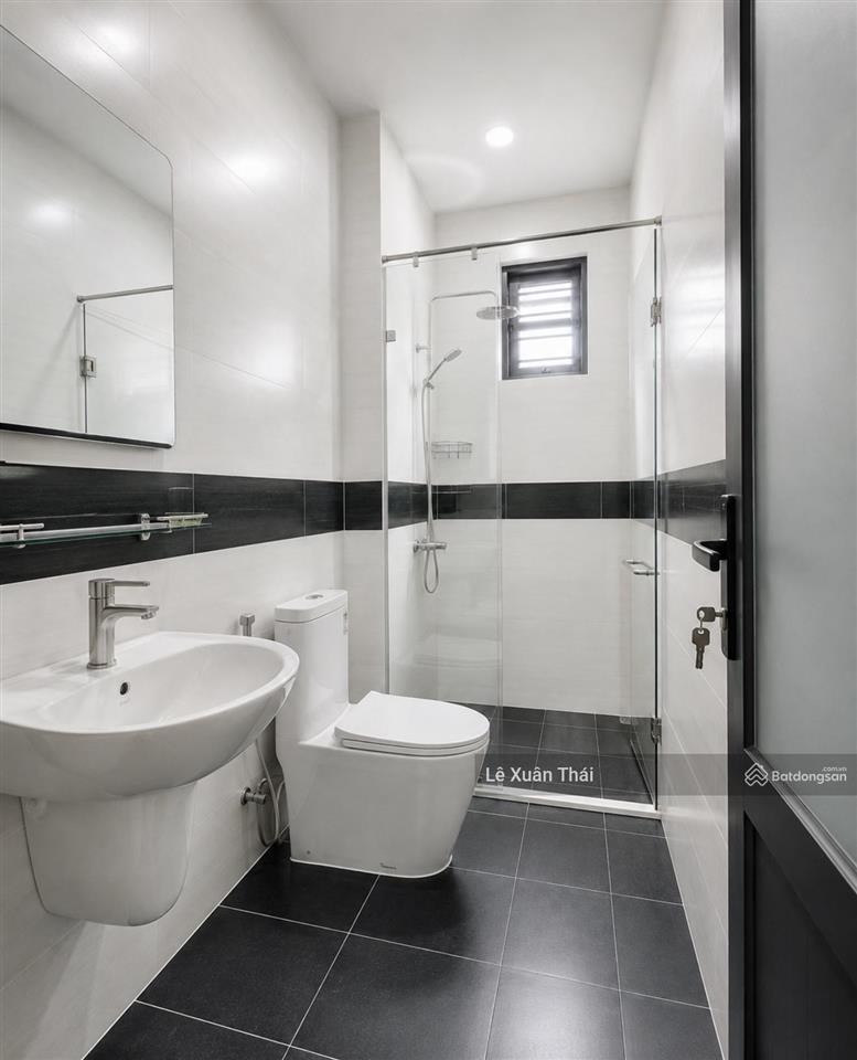 Cần bán nhà âu cơ q11, 45m2 x 4t  hẻm xe tải thông, giá 8.2 tỷ. gần cv đầm sen, ở ngay không sửa