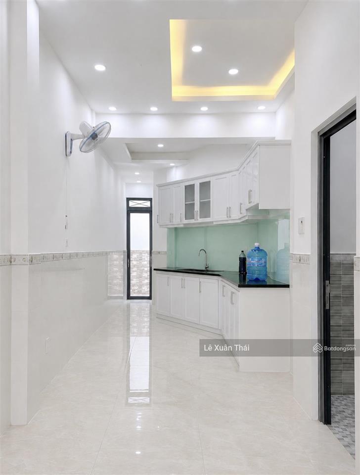 Cần bán nhà âu cơ q11, 45m2 x 4t  hẻm xe tải thông, giá 8.2 tỷ. gần cv đầm sen, ở ngay không sửa