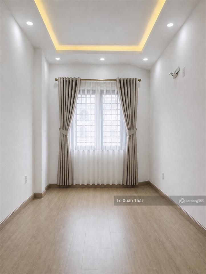 Cần bán nhà âu cơ q11, 45m2 x 4t  hẻm xe tải thông, giá 8.2 tỷ. gần cv đầm sen, ở ngay không sửa