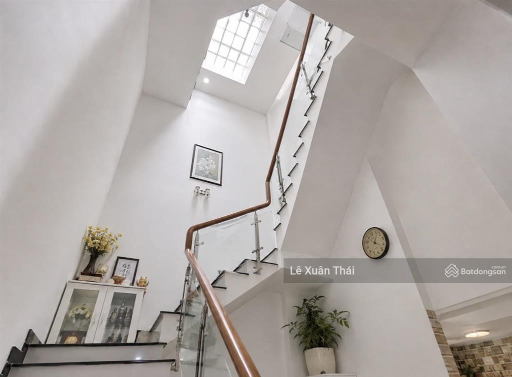 Cần bán nhà cư xá lê đại hành q11, 64m2 x 4t  hẻm xe tải thông, giá 10.8 tỷ. ngay vx lê đại hành