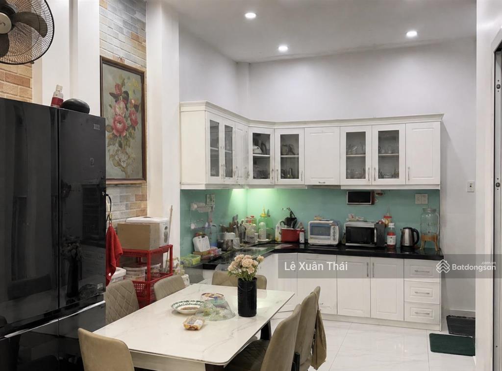 Cần bán nhà cư xá lê đại hành q11, 64m2 x 4t  hẻm xe tải thông, giá 10.8 tỷ. ngay vx lê đại hành