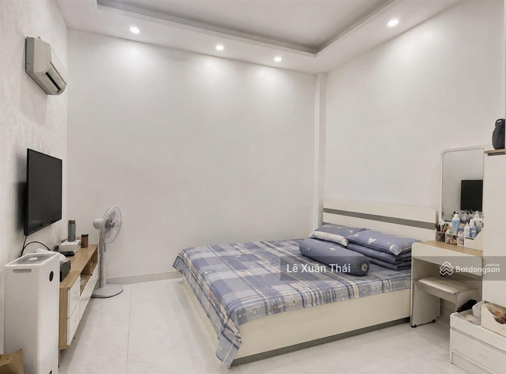 Cần bán nhà cư xá lê đại hành q11, 64m2 x 4t  hẻm xe tải thông, giá 10.8 tỷ. ngay vx lê đại hành