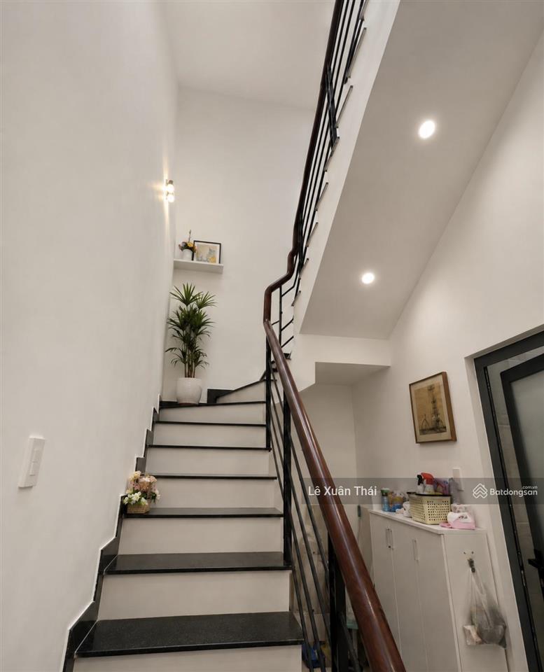 Cần bán nhà lạc long quân q11, 48m2 x 3t, giá 8.1 tỷ, hẻm 2 xe hơi tránh nhau, đối diện cv đầm sen