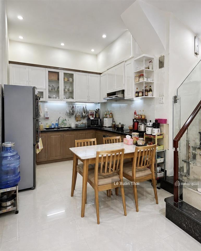 Chuyển công tác q9 cần bán nhà lạc long quân q11, 44m2 x 4t, giá 7t98, 2 xe hơi tránh nhau