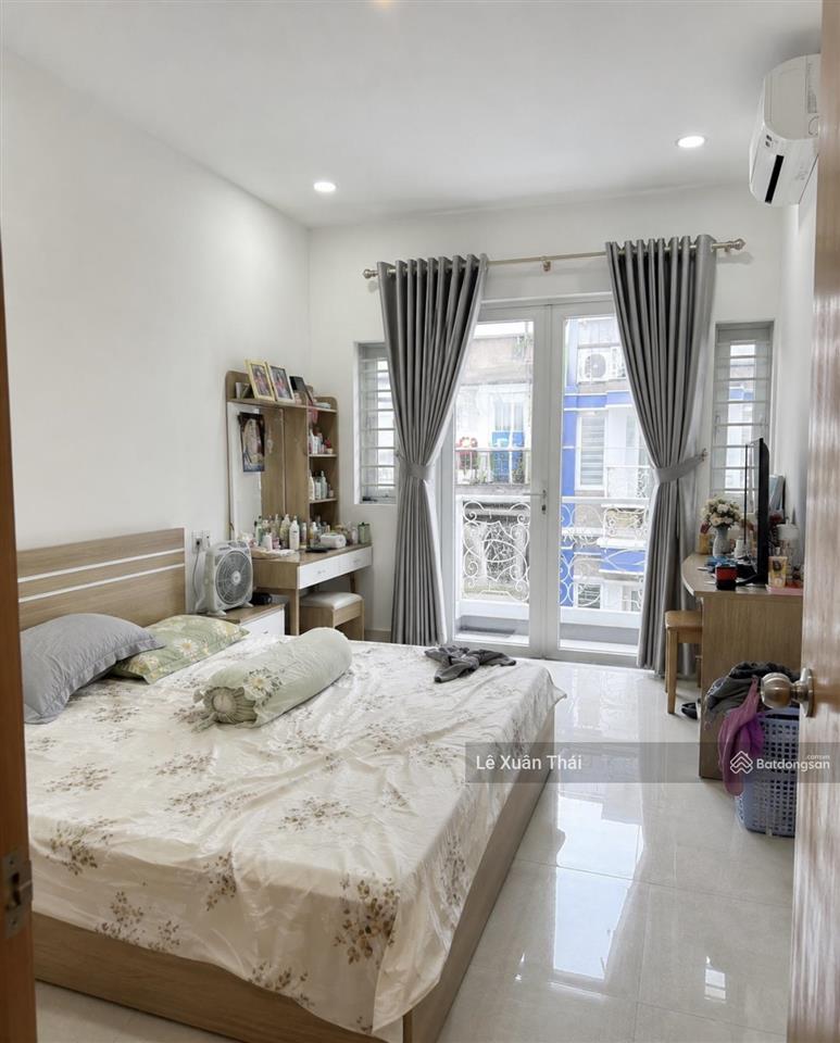 Chuyển công tác q9 cần bán nhà lạc long quân q11, 44m2 x 4t, giá 7t98, 2 xe hơi tránh nhau