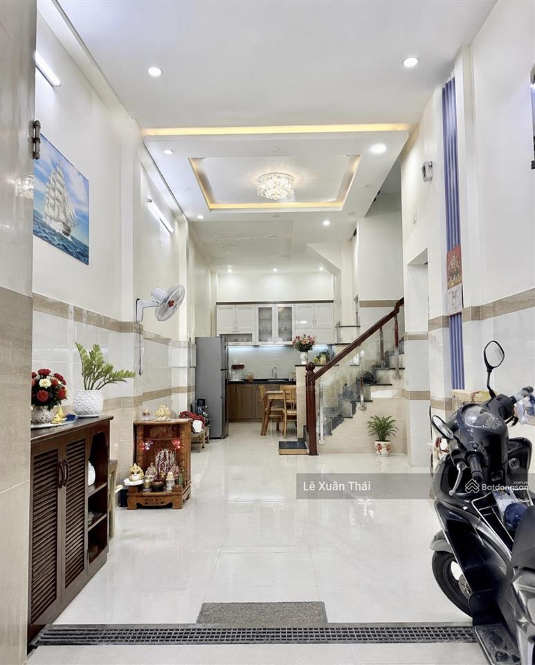 Chuyển công tác q9 cần bán nhà lạc long quân q11, 44m2 x 4t, giá 7t98, 2 xe hơi tránh nhau