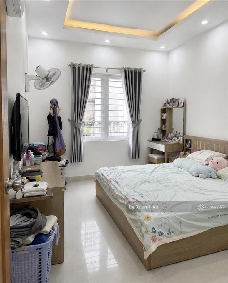Chuyển công tác q9 cần bán nhà lạc long quân q11, 44m2 x 4t, giá 7t98, 2 xe hơi tránh nhau