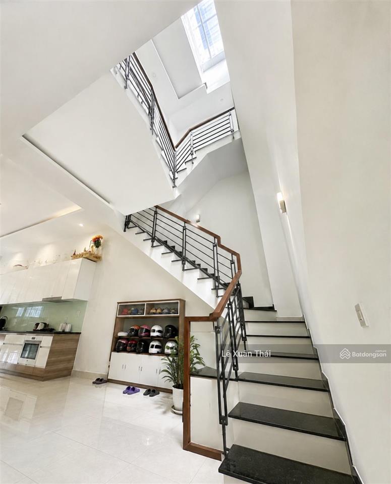 Giảm 1,3 tỷ bán nhanh đi nước ngoài nhà cư xá lê đại hành 62m2 x 4t, mt 4,5m. giá 11tỷ2