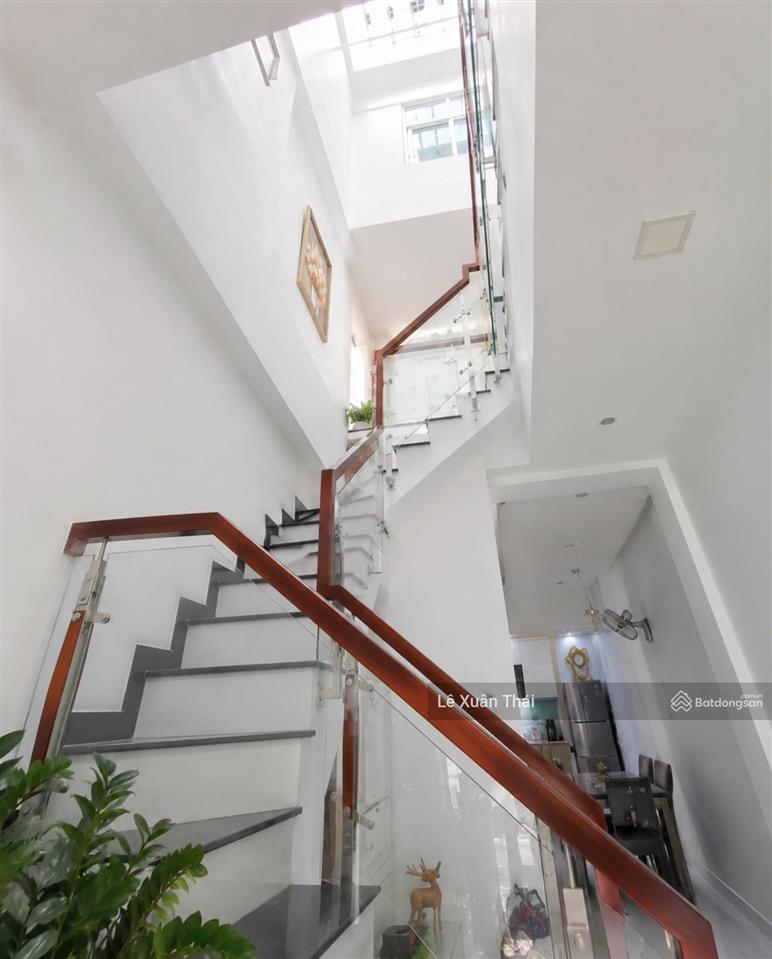 Chính chủ gửi bán nhà hàn hải nguyên q11, 4x15m x 4t, xe hơi vào nhà, giá 7,1 tỷ  tặng nội thất