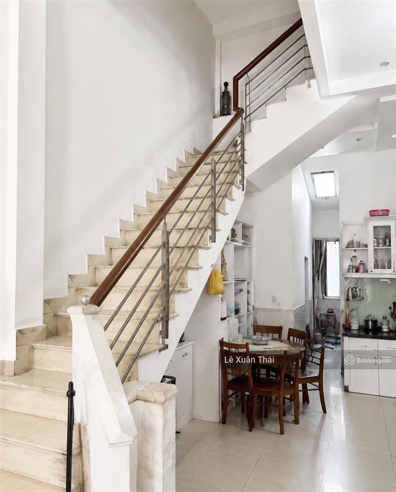 Bán nhà lê đại hành 4 tầng x 42m2  giá 7.8 tỷ, xe hơi vào nhà, đối diện trường đua phú thọ