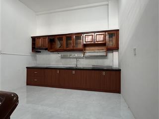 Cho thuê nhà mặt tiền hoa sứ  khu phan xích long  dt 5,9m x 8,25m  1 trệt  3 lầu