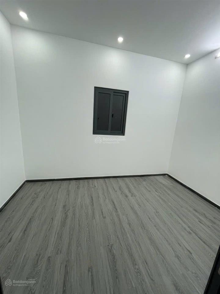 Bán nhà riêng tại lê văn lương, 2,35 tỷ, dtsd 100m2, 4pn, 3wc, tiện ích đầy đủ. ngay cầu ông bốn