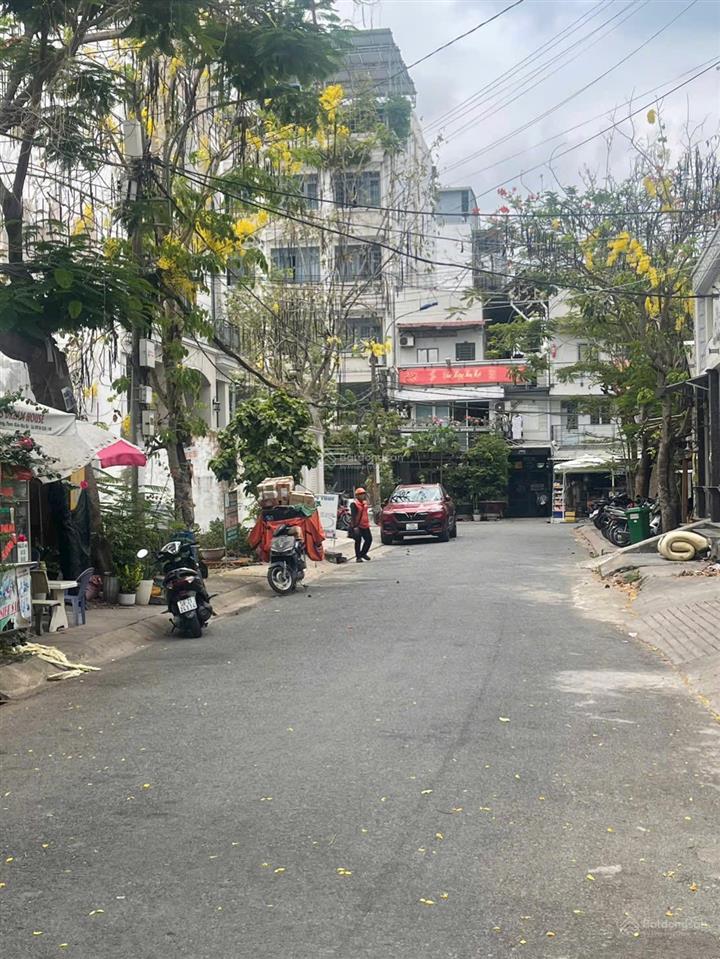 Bán đất tại làng đại học khu b, 18,5 tỷ, ngang 8.3x20 (197m2) hướng tây nam, 2 mặt tiền trước sau.
