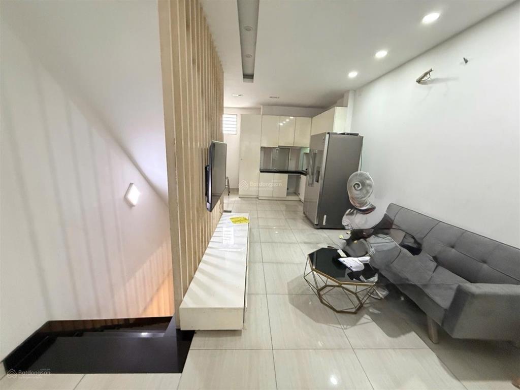 Bán gấp nhà huỳnh văn bánh, phú nhuận 5 tầng btct, gara ô tô, nở hậu tài lộc, 42m2, 12.7 tỷ.