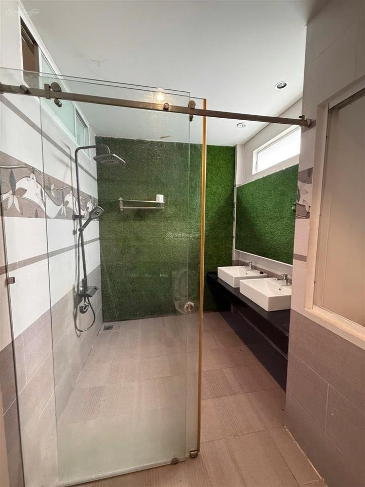 Bán gấp nhà huỳnh văn bánh, phú nhuận 5 tầng btct, gara ô tô, nở hậu tài lộc, 42m2, 12.7 tỷ.