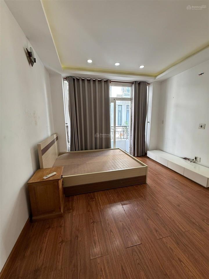 Bán gấp nhà huỳnh văn bánh, phú nhuận 5 tầng btct, gara ô tô, nở hậu tài lộc, 42m2, 12.7 tỷ.