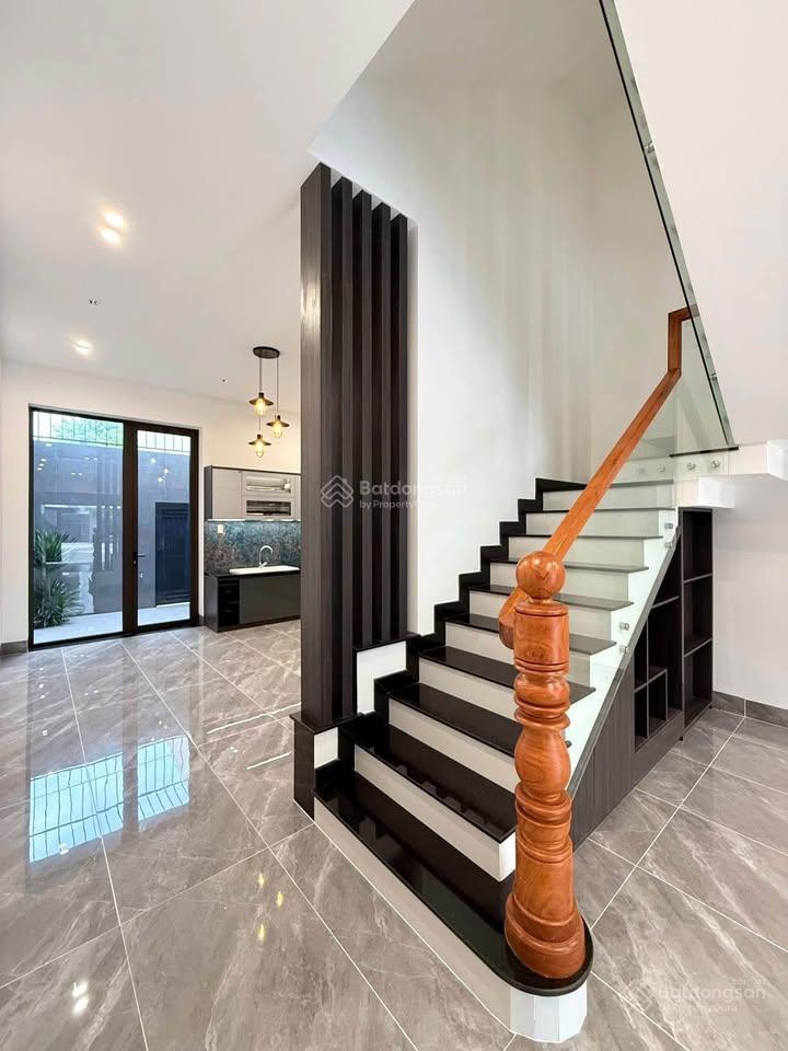 Bán gấp căn chính chủ nguyễn thị nhỏ p15 quận 11, 99m2, hđ thuê 25tr/th, sổ hồng riêng