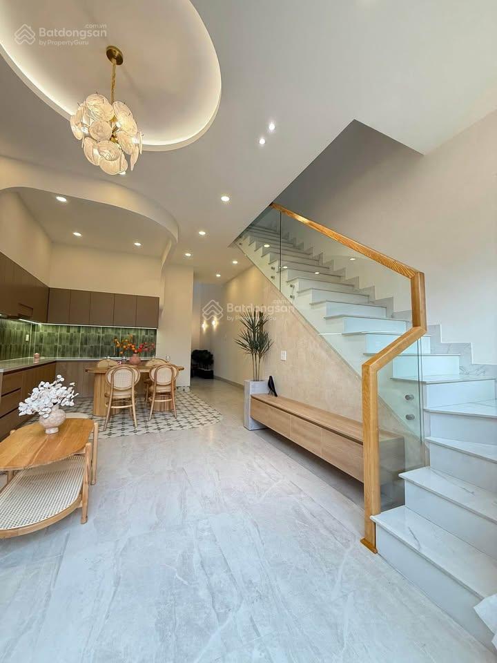 Em cần ra đi gấp căn chính chủ trang tử, p14 q5, 75m2, hđ thuê 15 triệu/th,giá 3ty6, sổ hồng riêng