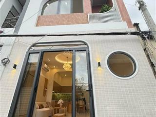 Em cần ra đi gấp căn chính chủ trang tử, p14 q5,62.4m2,hđ thuê 15 triệu/th,giá 3tỷ340,sổ hồng riêng