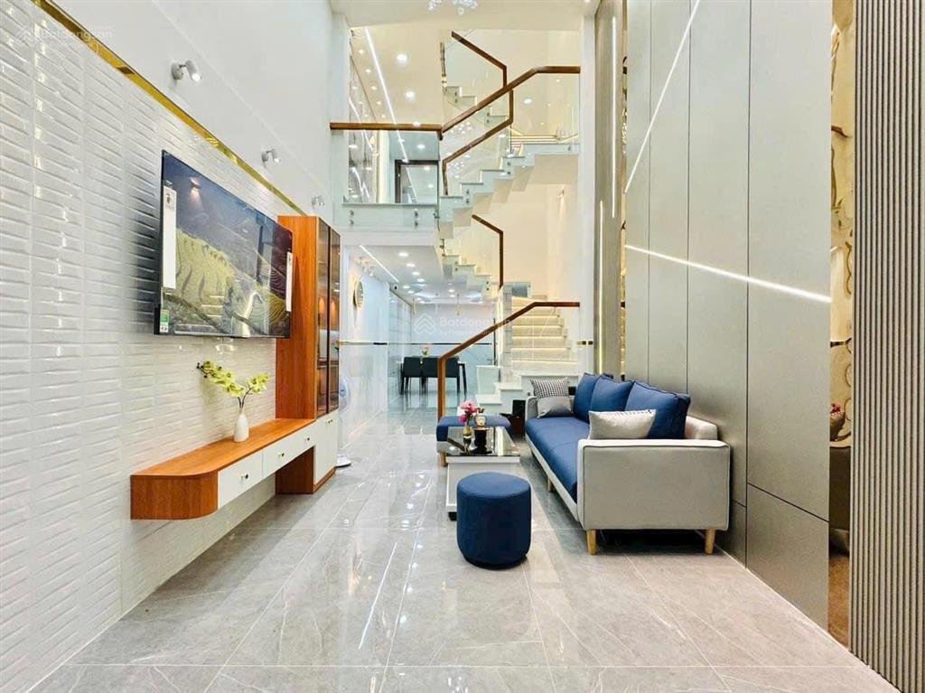 Chính chủ cần bán ngộp ra căn đẹp trần quốc thảo, p14, q3, 60m2,giá 3 tỷ 650, sổ hồng riêng