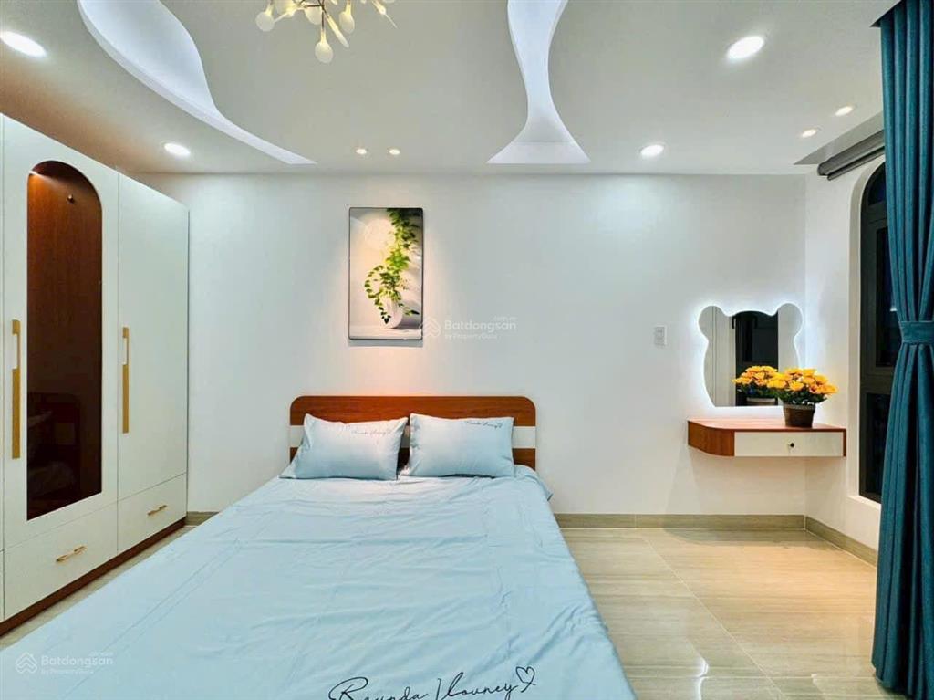 Chính chủ cần bán ngộp ra căn đẹp trần quốc thảo, p14, q3, 60m2,giá 3 tỷ 650, sổ hồng riêng