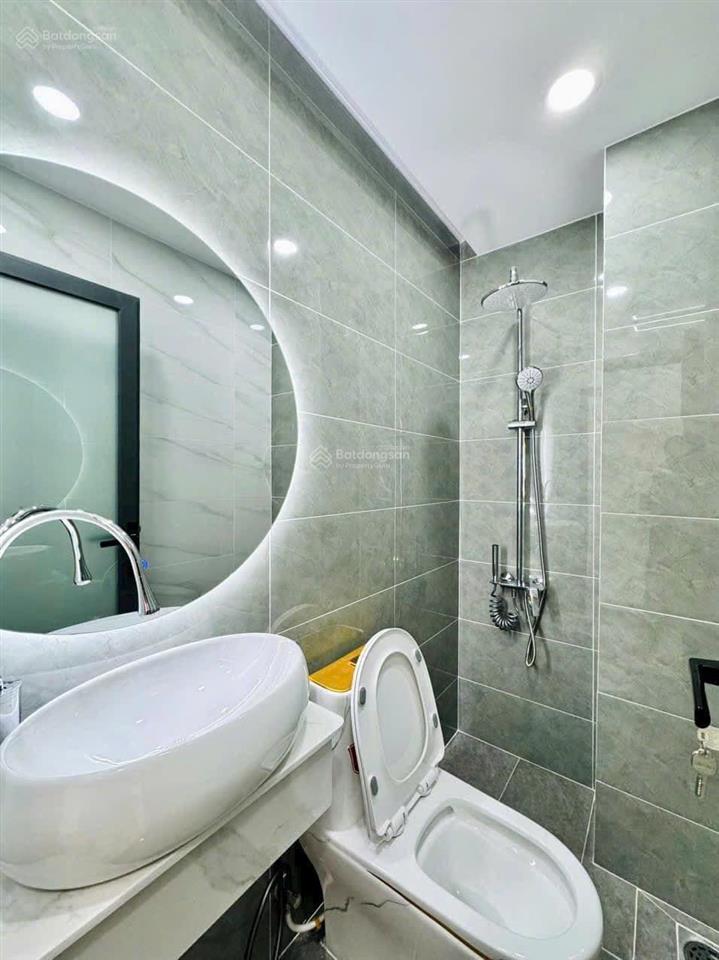 Chính chủ cần bán ngộp ra căn đẹp trần quốc thảo, p14, q3, 60m2,giá 3 tỷ 650, sổ hồng riêng