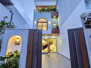 Cần tiền gấp cần bán căn chính chủ nguyễn thị thập p bình thuận q7,100m2, giá 8tỷ770, sổ hồng riêng