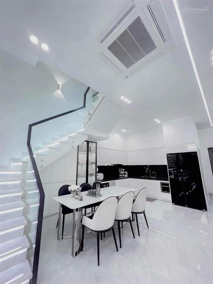 Chính chủ bán ra căn chính chủ đẹp nguyễn hữu thọ, p. tân phong, q7, 71m2,giá 2 tỷ140,sổ hồng riêng