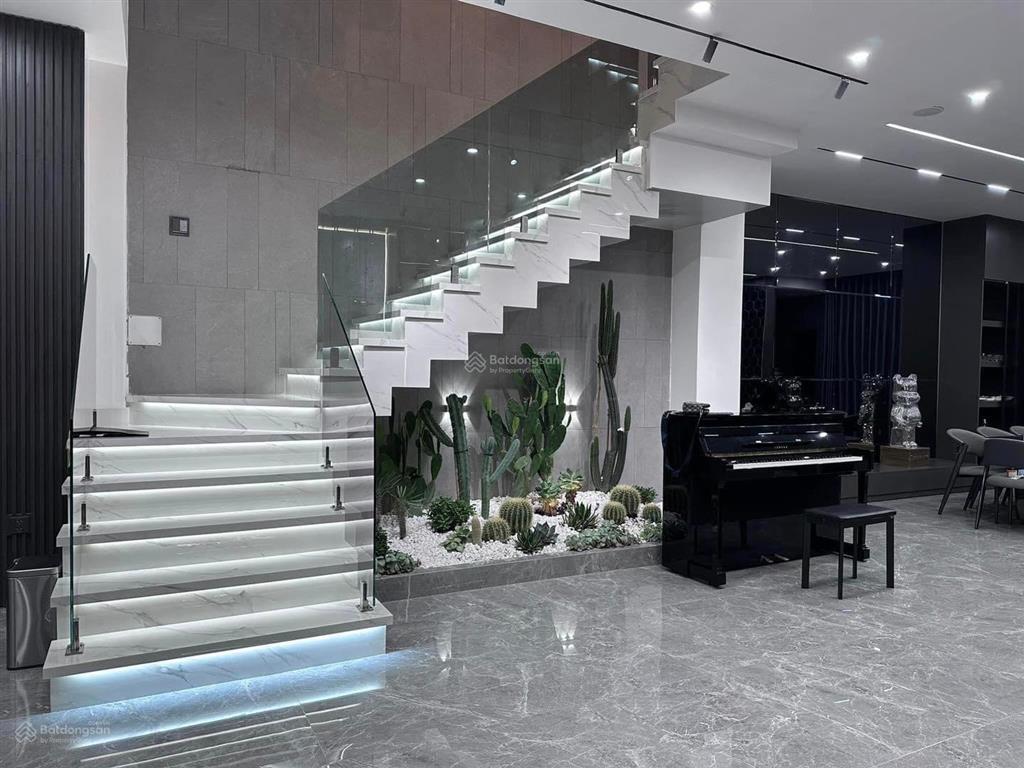 Chính chủ bán gấp ra căn phong cách âu đường tôn thất thuyết, p15, q4, 81m2, sổ hồng riêng
