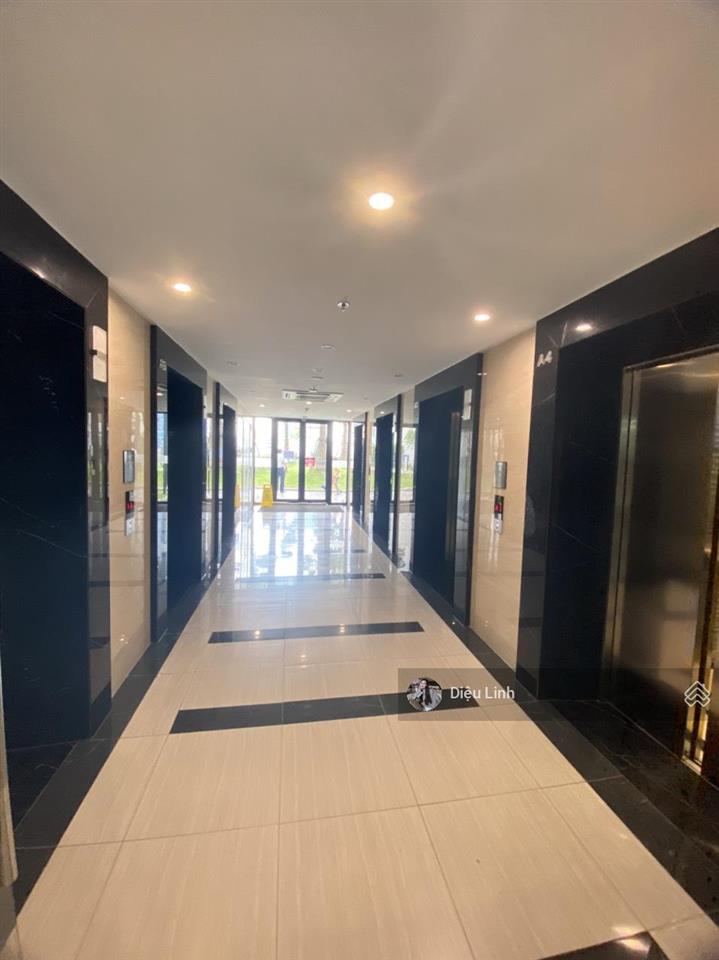 Cho thuê sàn 200m2 sẵn nội thất cực đẹp tại vinhomes west point, phạm hùng, nam từ liêm, hà nội