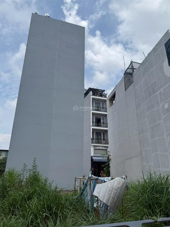 Bán 1 lô đất có chiều ngang cực kỳ hiếm tại quận bình tân