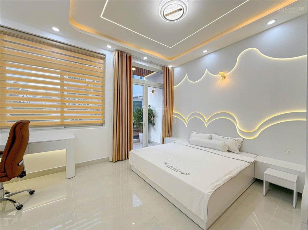 Nhà mới ở ngay hẻm xe hơi, gò ô môi, phú thuận, quận 7, 3 tầng, sổ hoàn công, giá 9.99 tỷ.