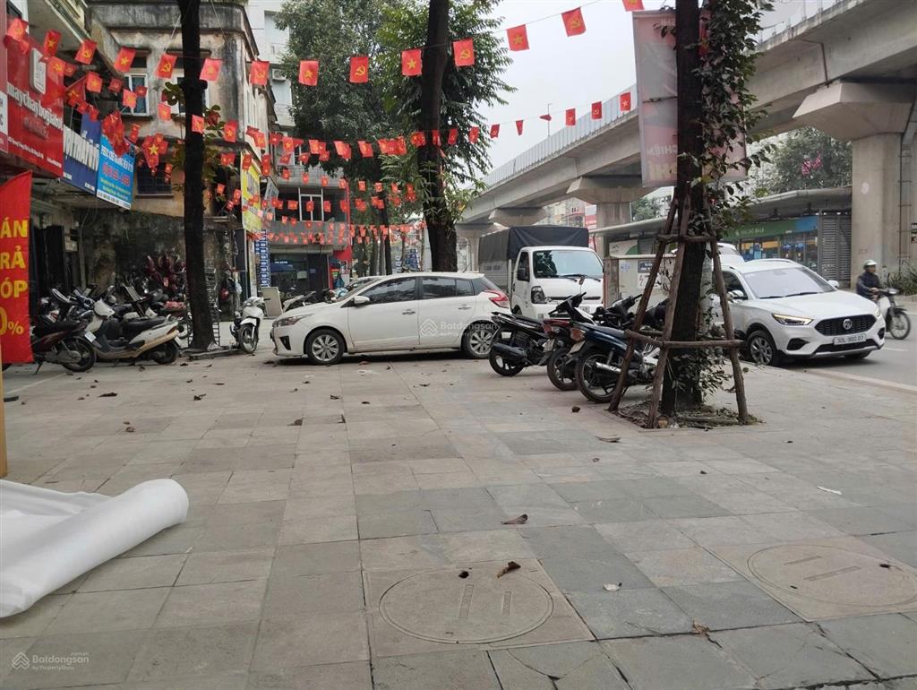 Bán nhà, mặt phố quang trung, hà đông, 86m2, 2 tầng, giá 180 triệu/ m2, cách bưu điện hơn trăm mét