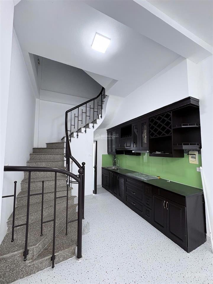 Bán rẻ như cho, 30m2, 5tầng, nhà mới, chỉ 6,9 tỷ tại nghi tàm, tây hồ, khu phân lô, gần phố, thông