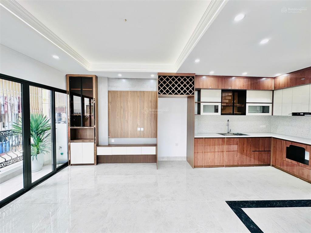 Đẹp không tỳ vết, 45m2, 7 tầng, thang máy, giá hơn 14 tỷ, tại đường láng, đống đa, hà nội