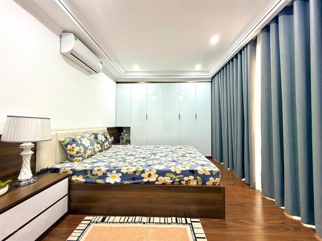 Giá nào cũng bán, 60m2, 6tầng, thang máy, ngay ngã tư giảng võ, đê la thành, hà nội, điểm kinhdoanh