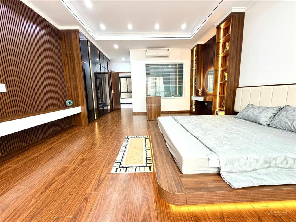 Giá nào cũng bán, 60m2, 6tầng, thang máy, ngay ngã tư giảng võ, đê la thành, hà nội, điểm kinhdoanh