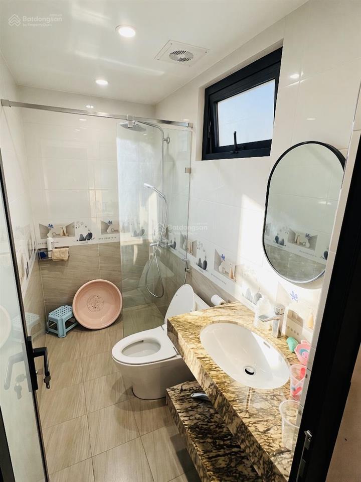 Rẻ cũng bán, 42m2, 7 tầng, thang máy, tại lạc long quân, cầu giấy, phân lô, vỉa hè, ô tô tránh, kd