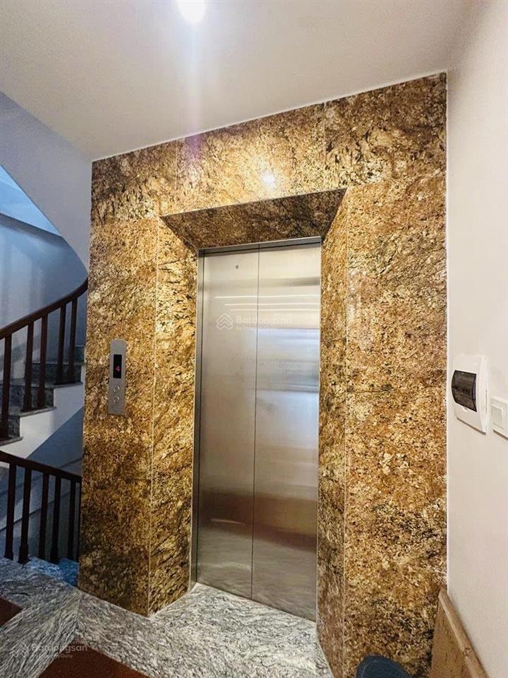 Rẻ cũng bán, 42m2, 7 tầng, thang máy, tại lạc long quân, cầu giấy, phân lô, vỉa hè, ô tô tránh, kd