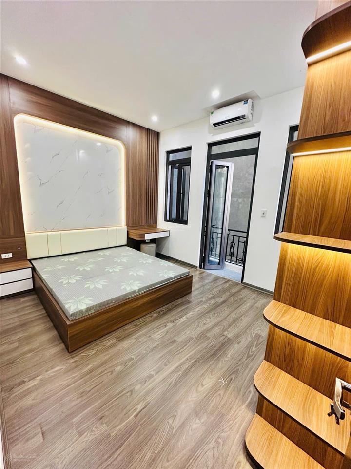 Trung tâm cầu giấy, hà nội, 50m2, 5 tầng, giá chỉ 10 tỷ, đường rộng, nhà mới, lô góc, giá quá hời