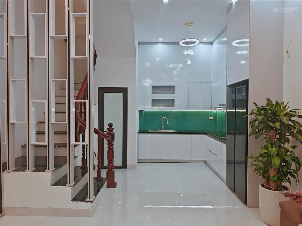 Trung tâm cầu giấy, hà nội, 50m2, 5 tầng, giá chỉ 10 tỷ, đường rộng, nhà mới, lô góc, giá quá hời