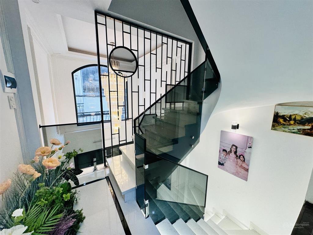 Nhà đẹp, ngõ 175 lạc long quân, cầu giấy, 50m2, 5 tầng, giá 10,3 tỷ, ôtô đỗ cửa, vài phút ra hồ tây