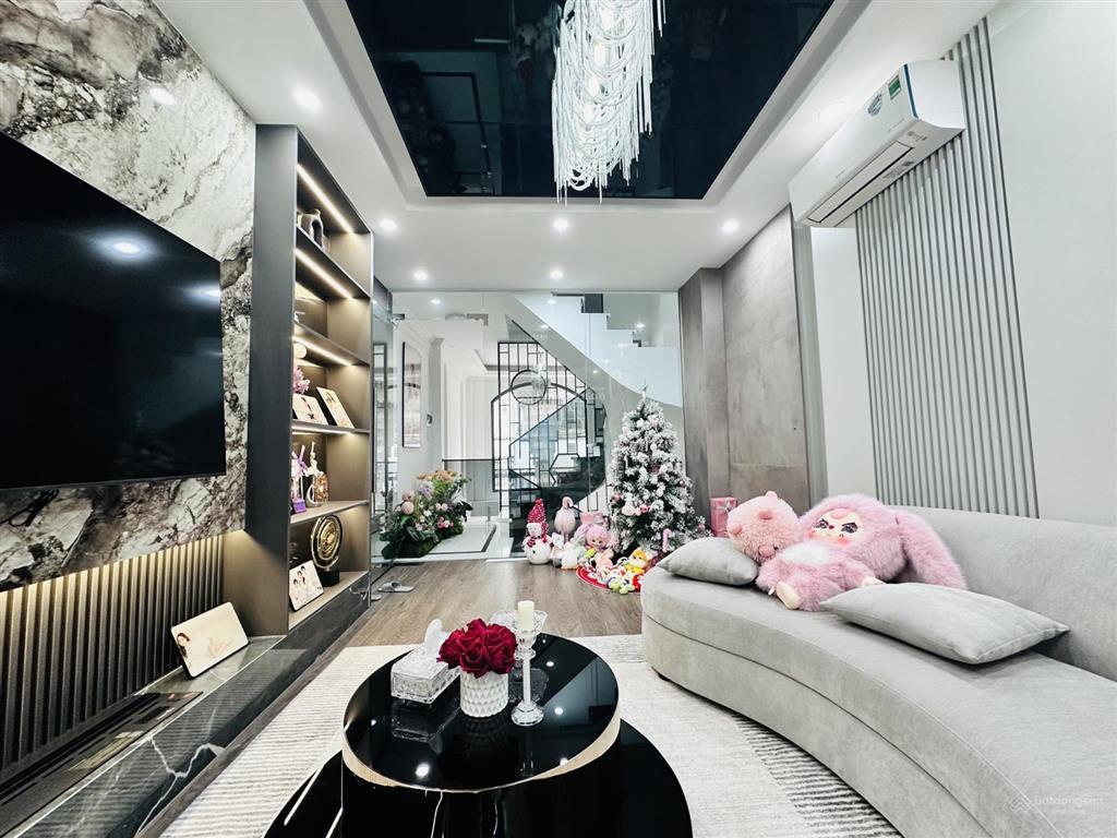 Nhà đẹp, ngõ 175 lạc long quân, cầu giấy, 50m2, 5 tầng, giá 10,3 tỷ, ôtô đỗ cửa, vài phút ra hồ tây